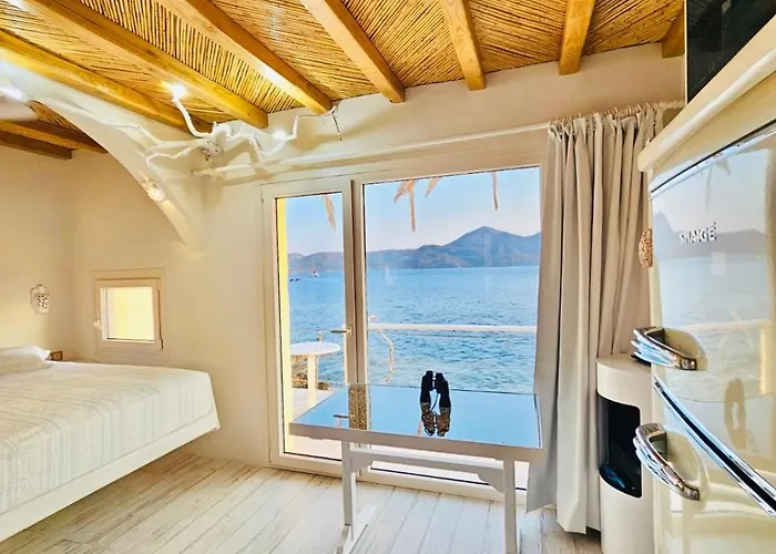 Milos Island -cavo Paradiso Boutique Ochen House