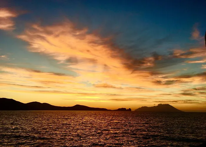 Milos Island -cavo Paradiso Boutique Ochen House