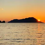 Milos Island -cavo Paradiso Boutique Ochen House