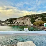 Milos Island -cavo Paradiso Boutique Ochen House
